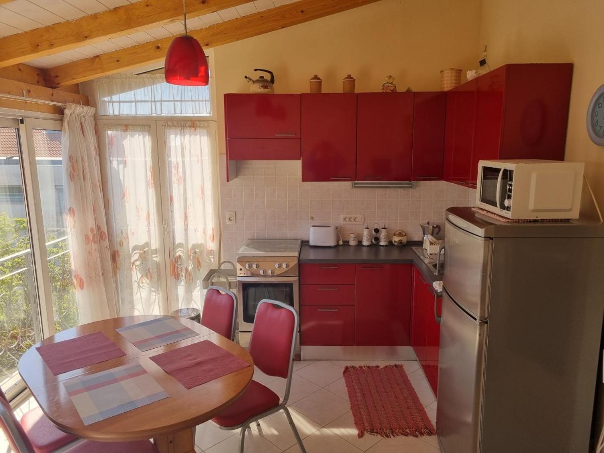 Greenview Apartment With Parking ロヴィニ エクステリア 写真