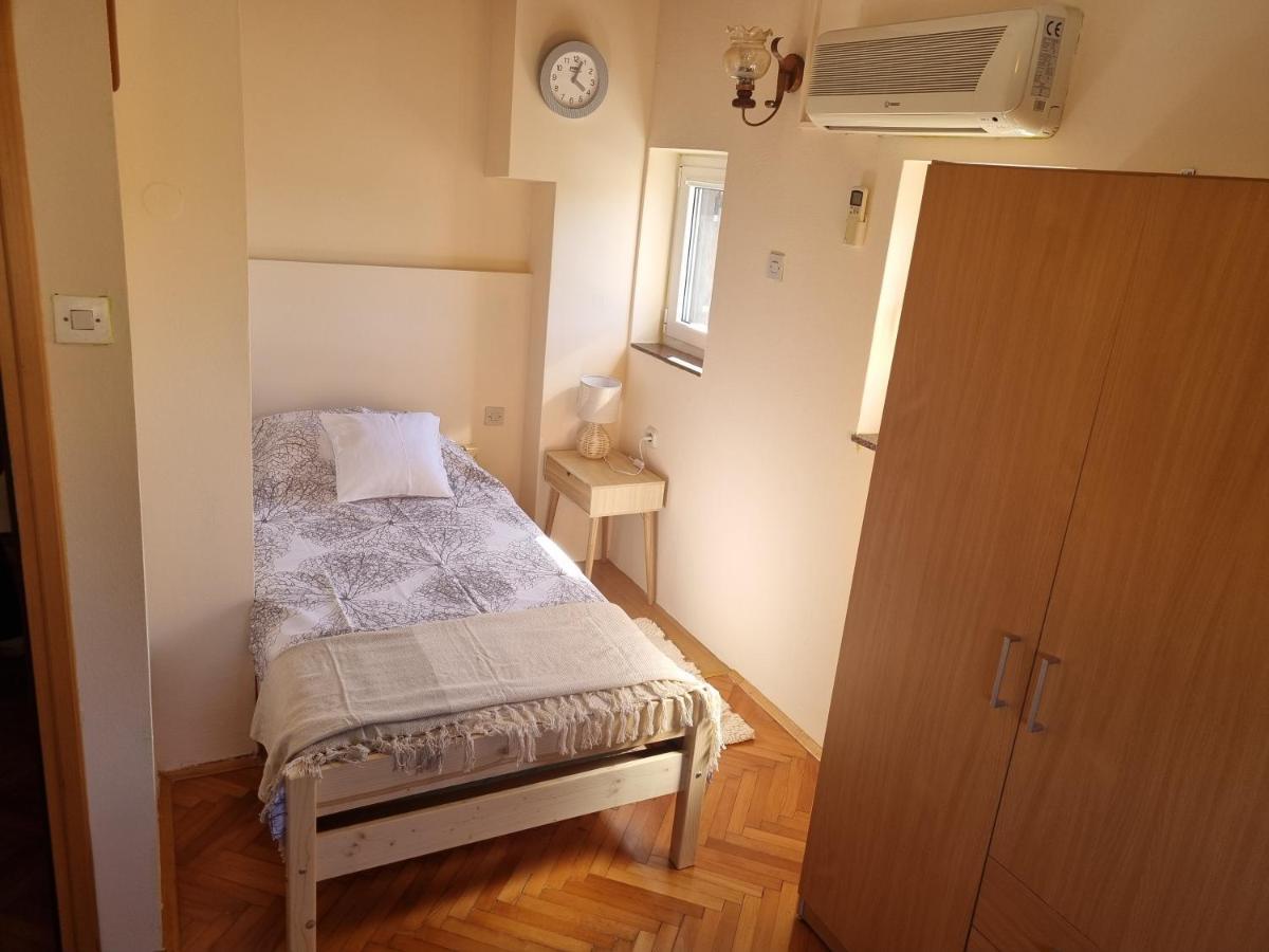Greenview Apartment With Parking ロヴィニ エクステリア 写真