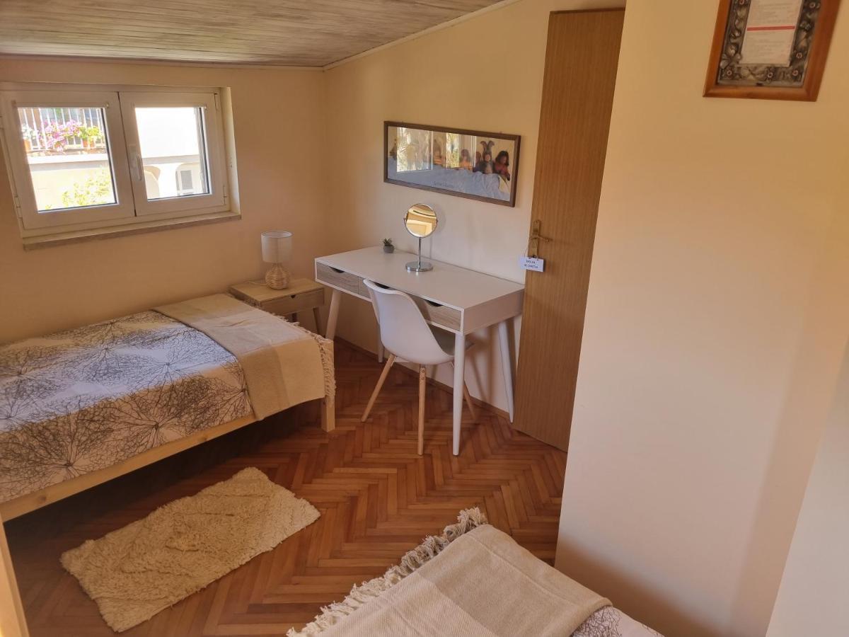 Greenview Apartment With Parking ロヴィニ エクステリア 写真